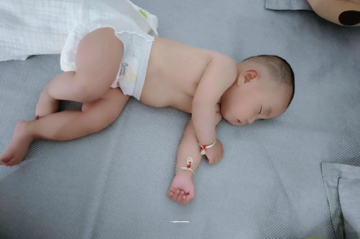 鹿邑宝宝流白色粘鼻涕
